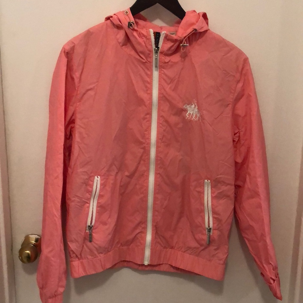 Wind breaker